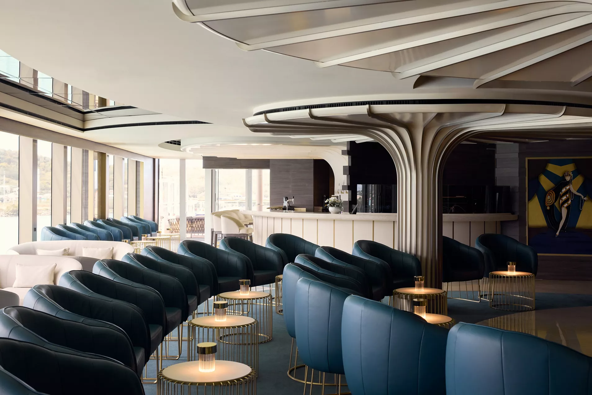 Astern lounge