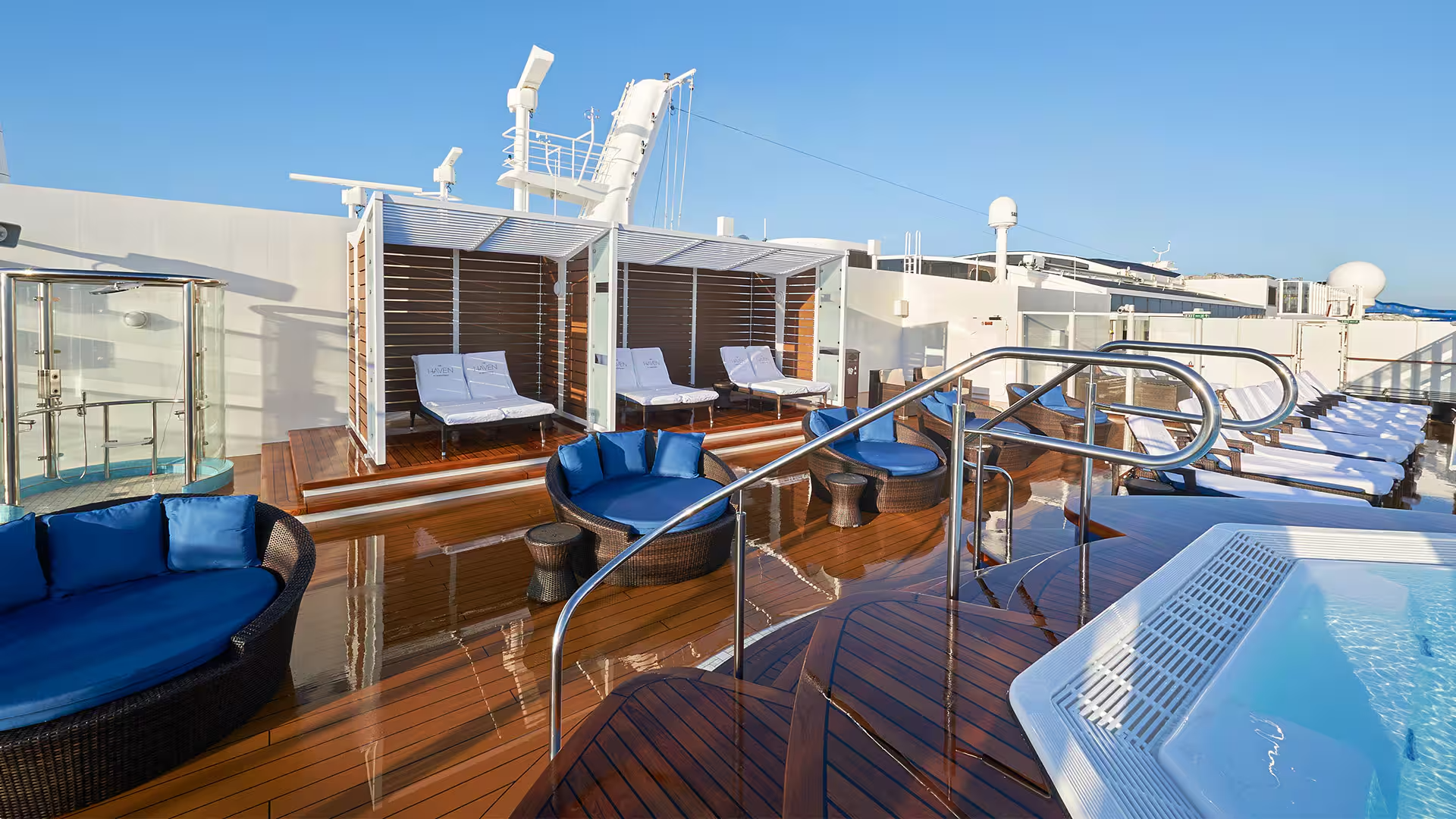 Vibe beach club – cabana