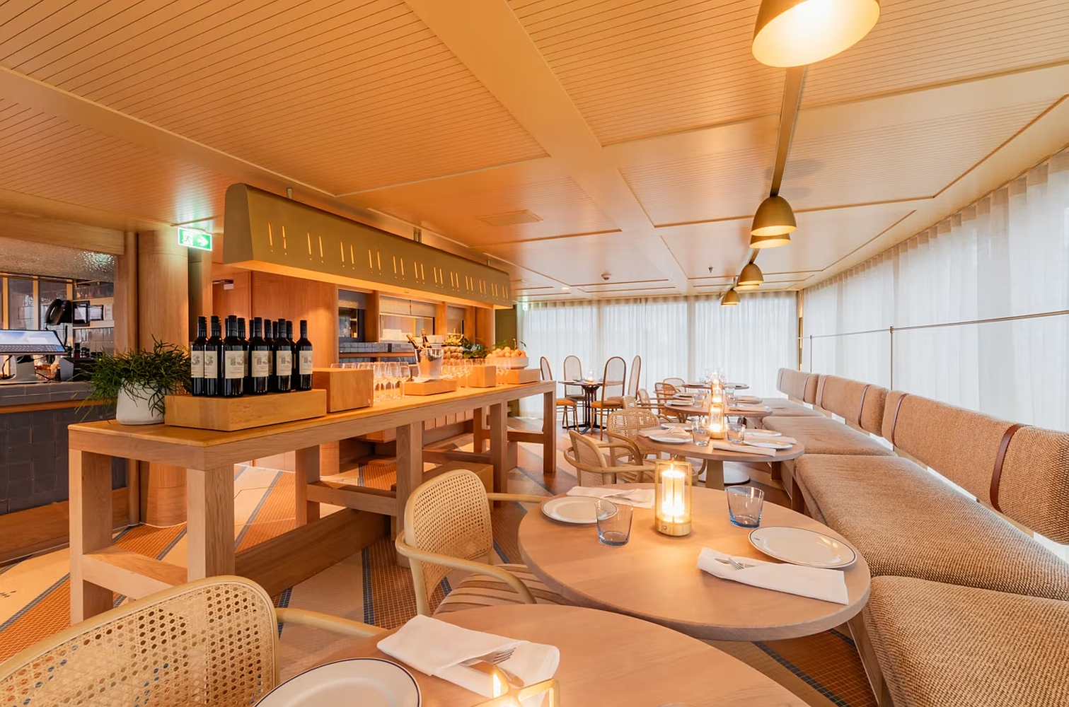 The grüner bar and dining