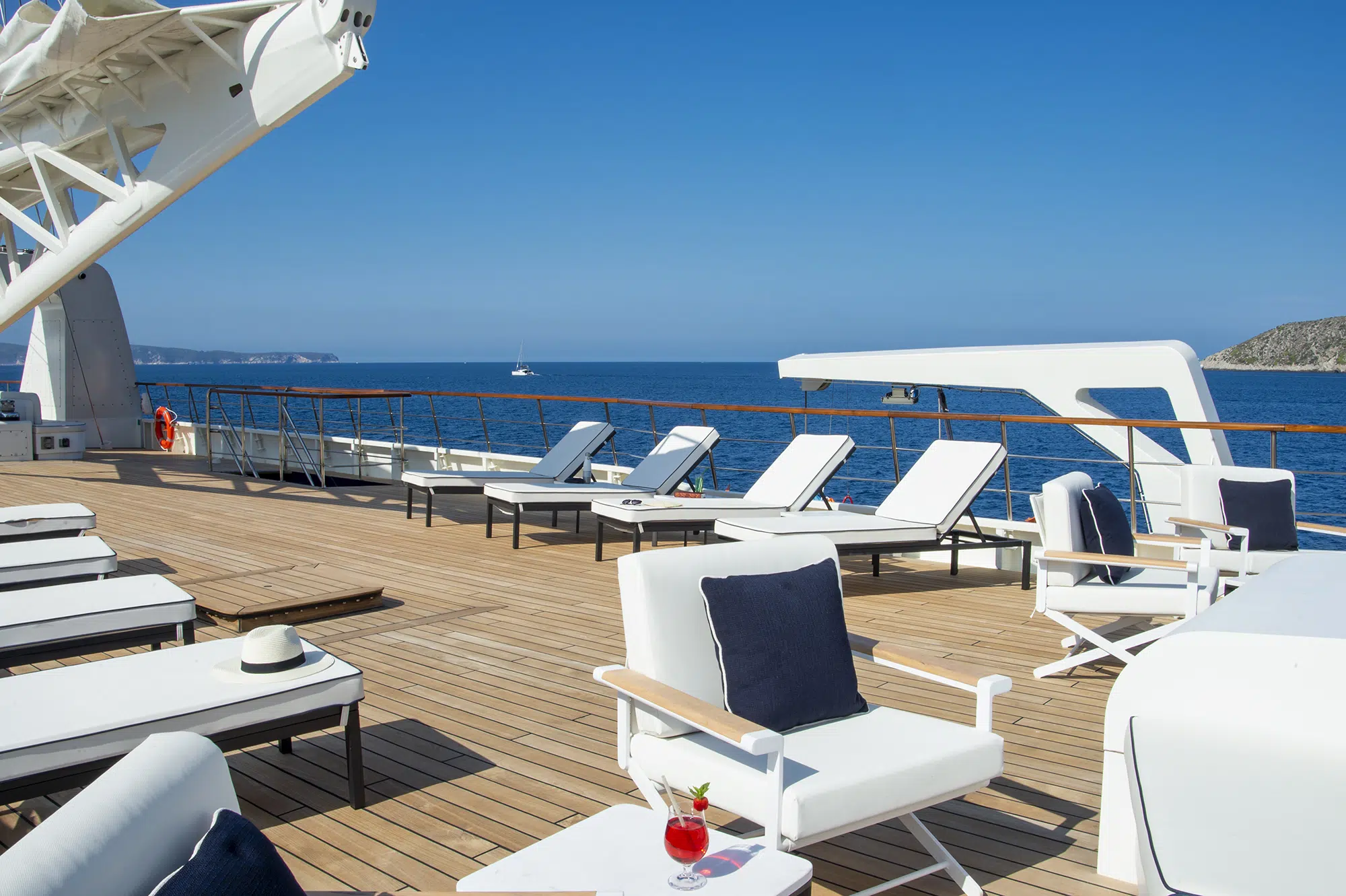 Exterior bar – sun deck