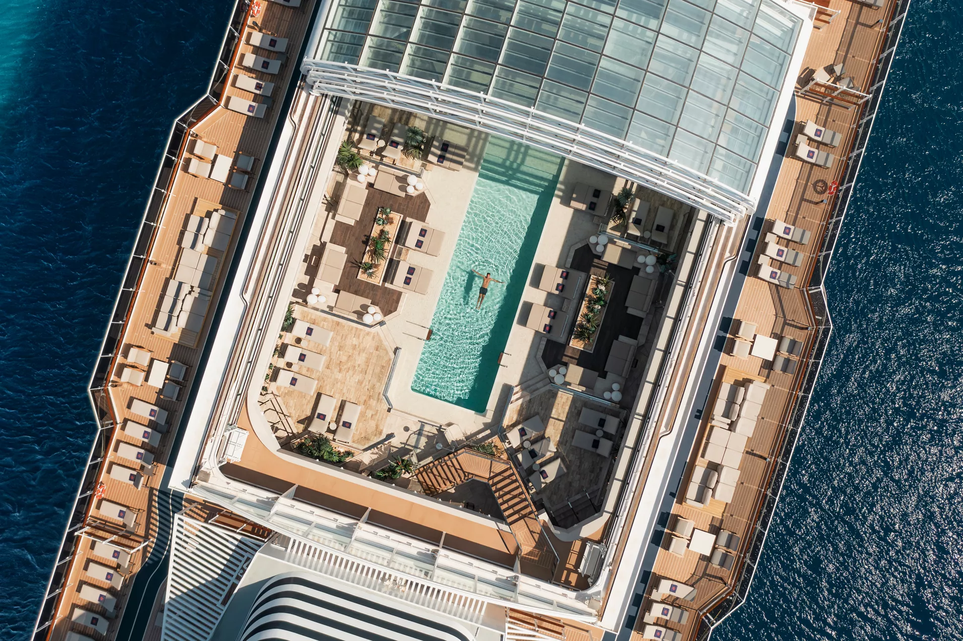 The conservatory pool & bar