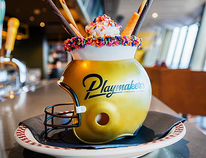 Playmakers℠ sports bar & arcade