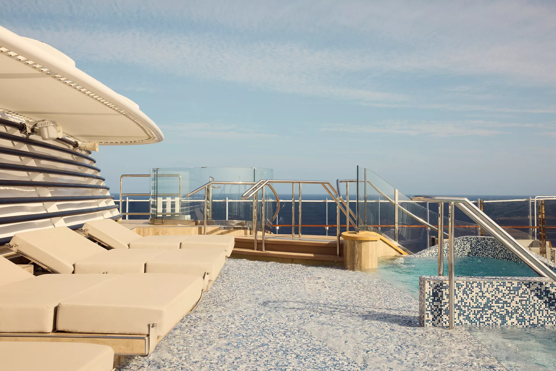 Helios pool & bar