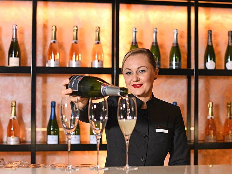 Lumiére champagne bar